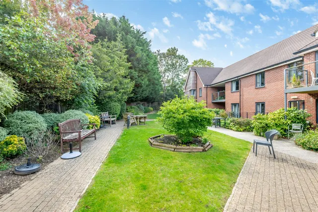 Darkes Lane, Potters Bar, EN6, photo 3