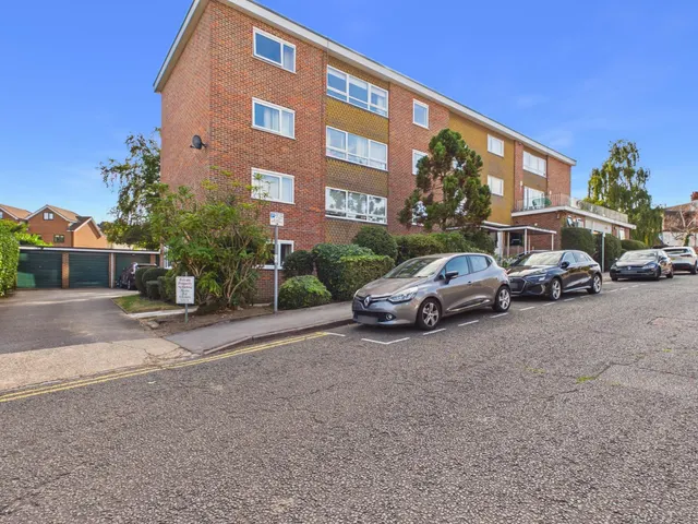 3 bedroom south park, gerrards cross, buckinghamshire,sl9, South Park, Gerrards Cross, SL9