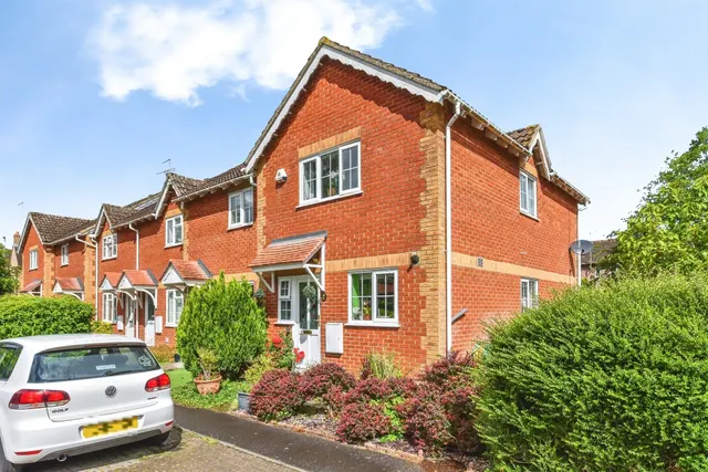 Marina Close, Devizes, photo 1