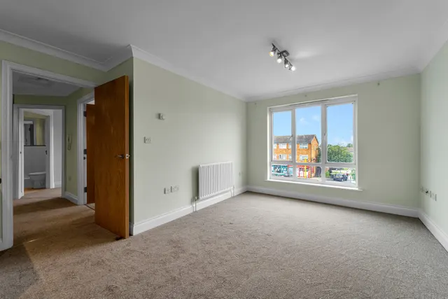 Staines Road West, photo 3