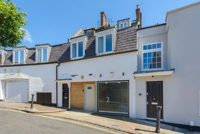 16 Holly Bush Vale, London, photo 1