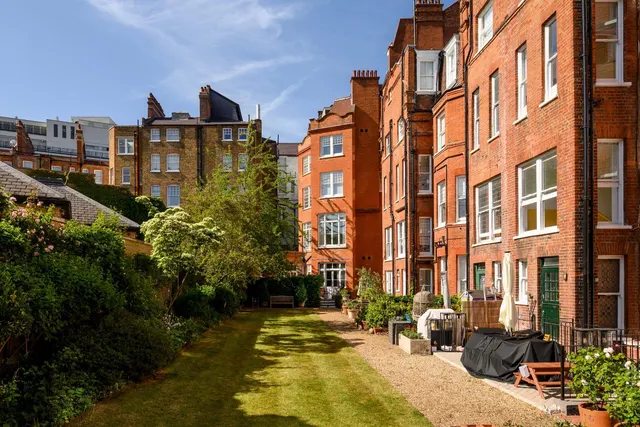 Photo 2 — Lower Sloane Street, Chelsea, London, SW1W 8BJ