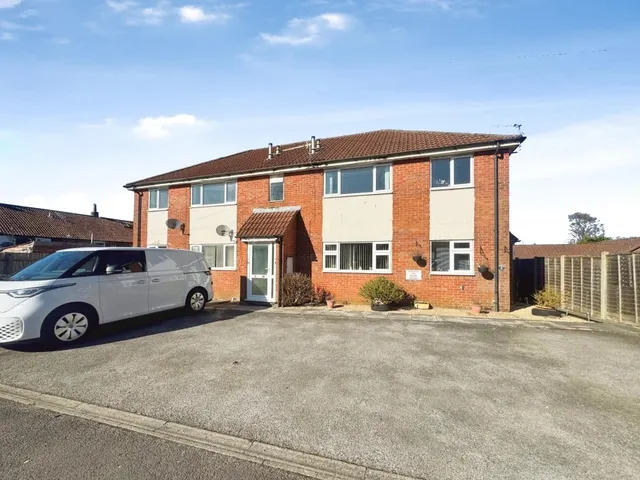 West Parade, Warminster, BA12, photo 1