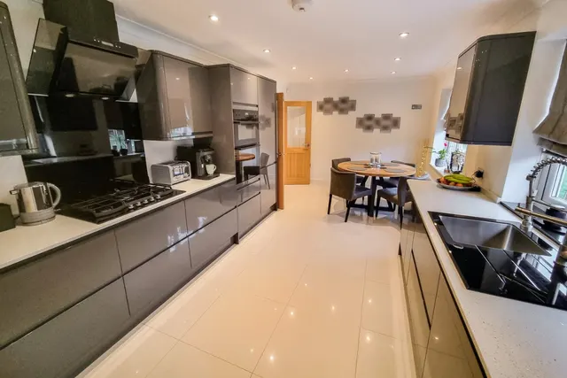 Photo 2 — Ewins Close, Ash, Guildford, Surrey, GU12 6SA