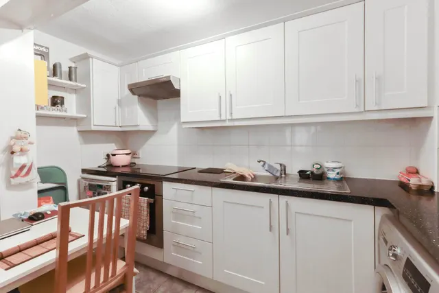Photo 2 — Greenway Close, London, N11 3NS