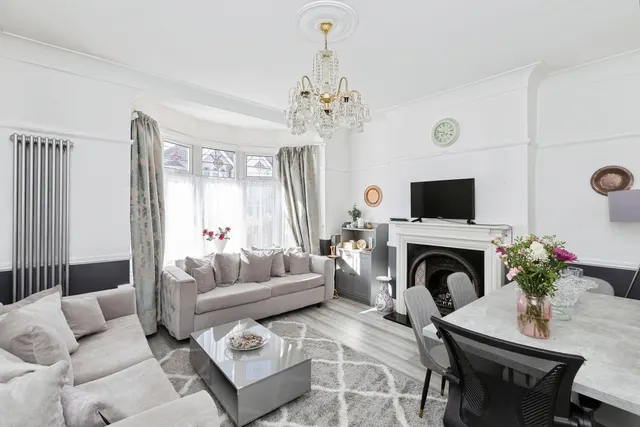 Hastings Avenue, Ilford, IG6, photo 3