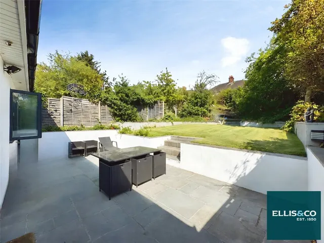 Colindeep Gardens, Hendon, NW4, photo 2