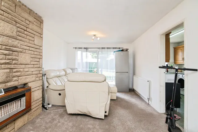 Francis Ward Close, West Bromwich, B71, photo 3