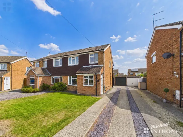 Neyland Drive, Aylesbury, HP19 9SA, photo 1