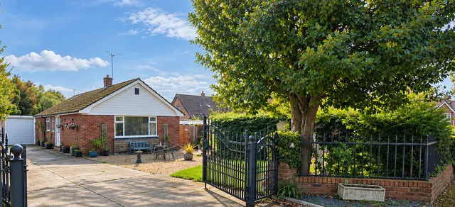 Compstall Road, Romiley, SK6, photo 1
