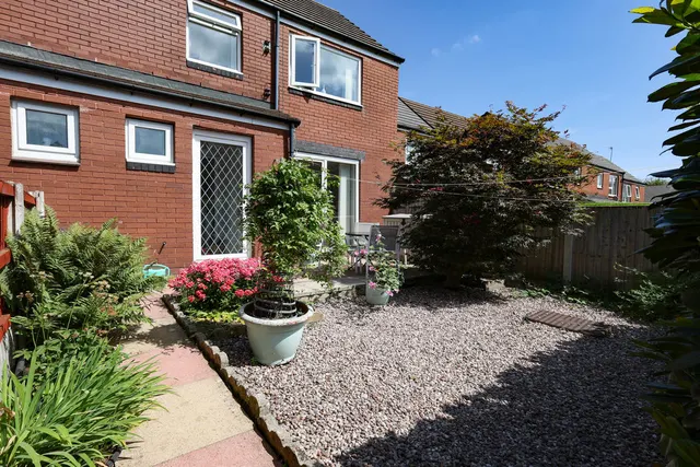 Bramhall Close Milnrow, Rochdale OL16 4BY, photo 1