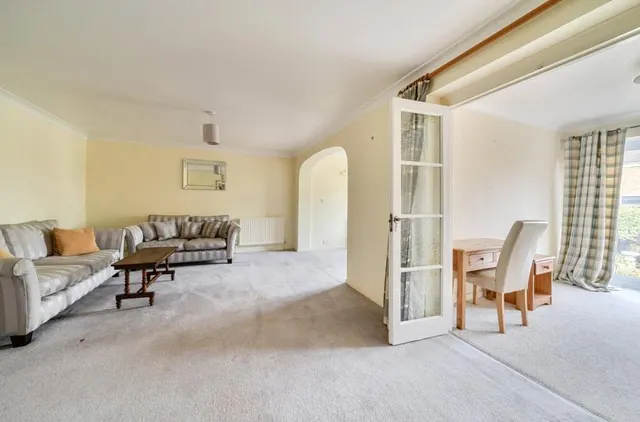 Burnham Close, Windsor, SL4, photo 3