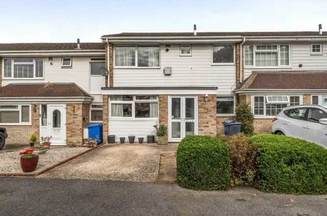 Burnham Close, Windsor, SL4, photo 1