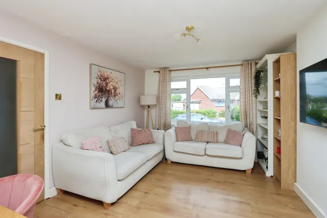 Photo 3 — Kynance Crescent, Brinsworth, Rotherham