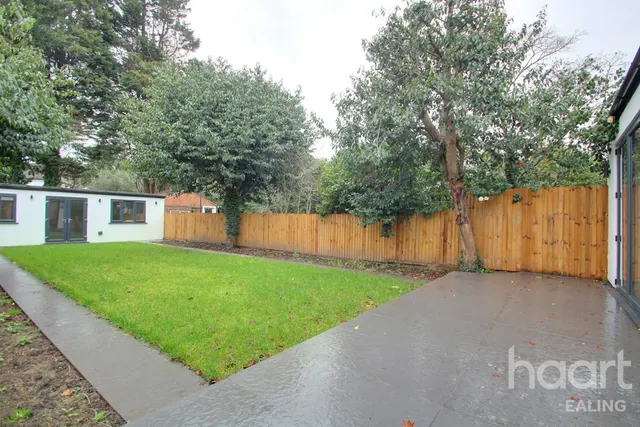 Huxley Gardens, London, NW10, photo 3