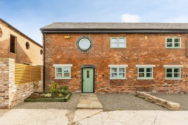 Thornton Green Lane, Thornton-le-Moors, CH2, photo 1