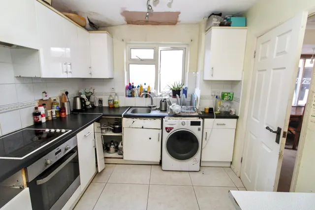 Firs Close, Hazlemere, HP15, photo 3