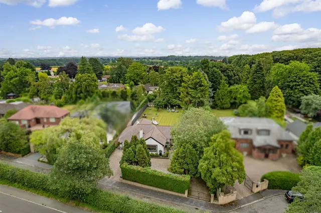Mere, Knutsford, photo 1