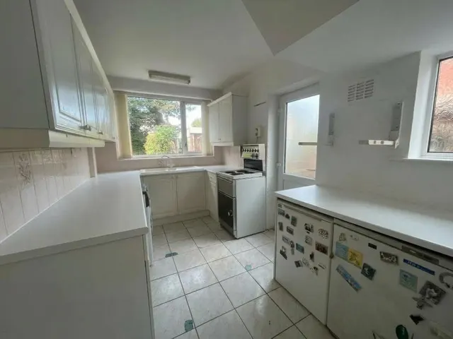 St Austell Drive, Heald Green, photo 3