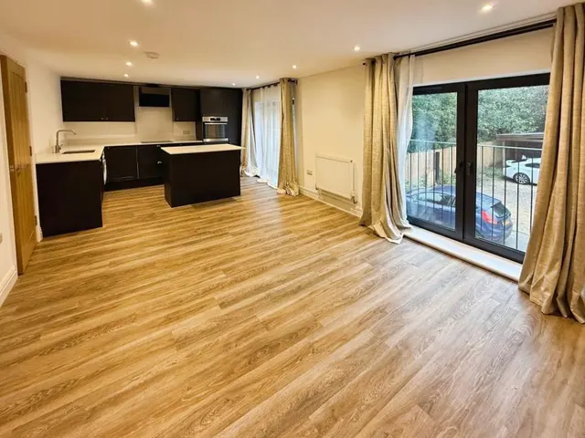 Finchampstead Road, Finchampstead, RG40, photo 1