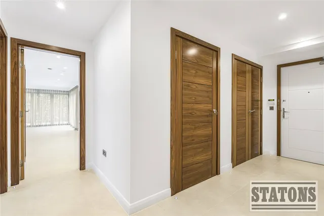 Photo 2 — Totteridge Lane, London, N20 8DX