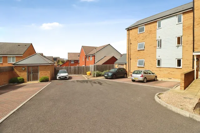 Snowdrop Drive, Emersons Green, BS16, photo 2