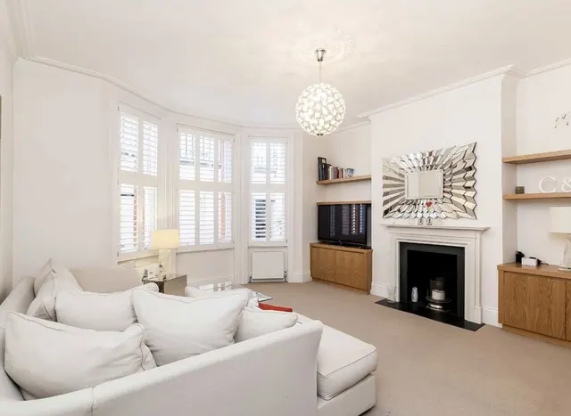 Photo 2 — Abingdon Road, Kensington, W8