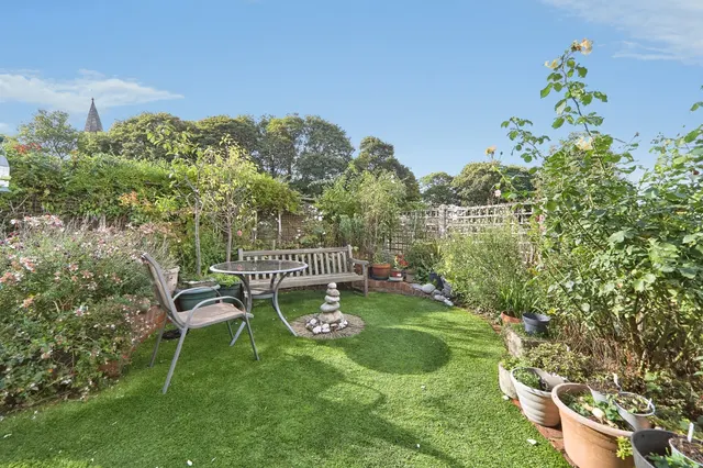 Photo 2 — Carlton Rise, Pudsey