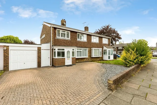 Aintree Road, Crawley, RH10, photo 1