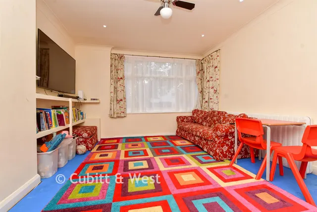 Demesne Road, Wallington, SM6, photo 2