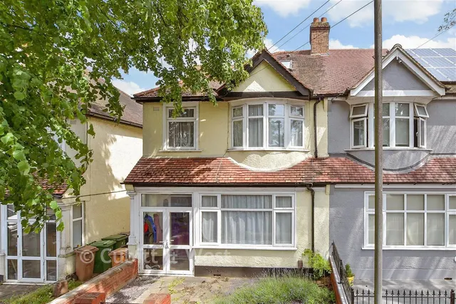 Demesne Road, Wallington, SM6, photo 1