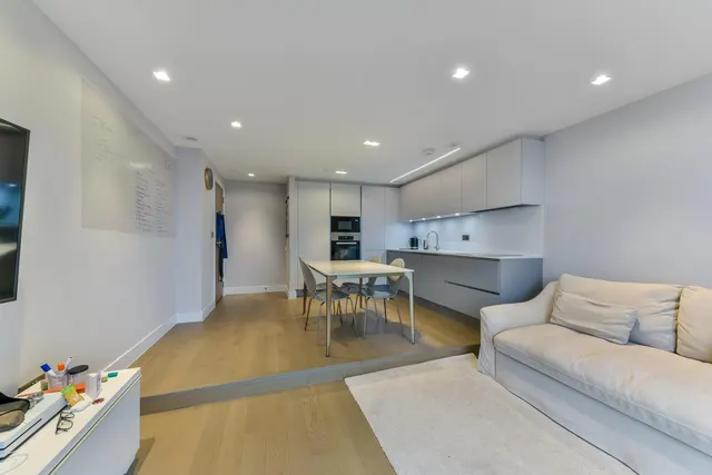 Club, Pan Peninsula, E14, photo 3