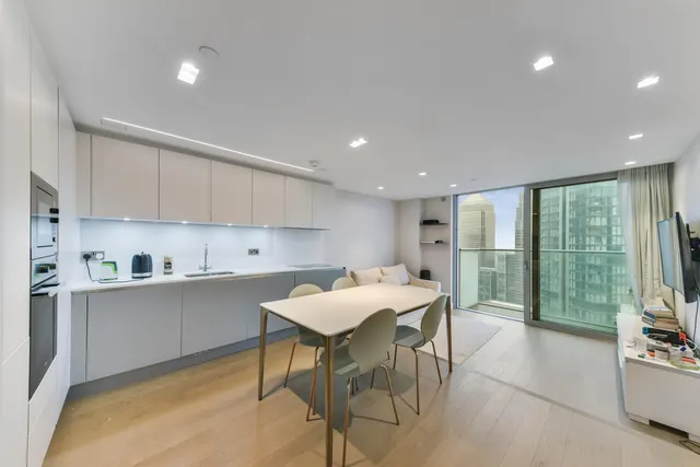 Club, Pan Peninsula, E14, photo 2