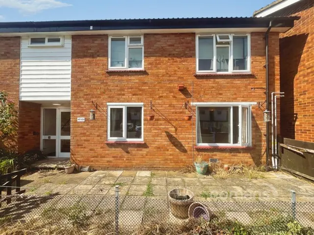 Trenchard Road, Holyport, SL6, photo 1