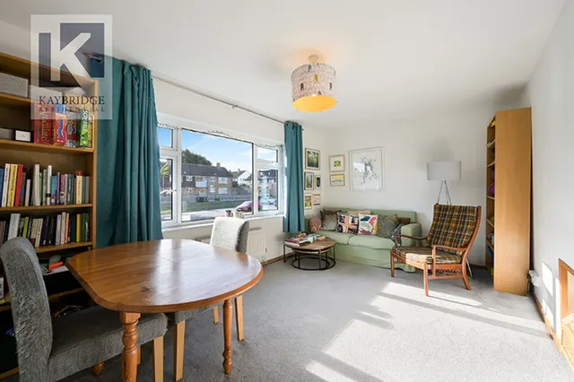 Scotts Farm Road, Epsom, KT19, photo 3