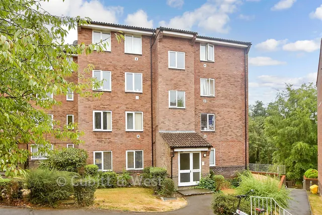 St. Leonard's Park, East Grinstead, RH19, photo 1