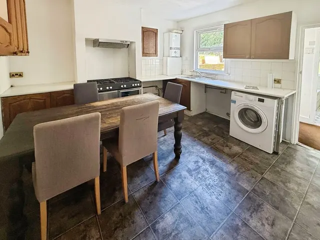 Photo 3 — Roydene Road, London, SE18
