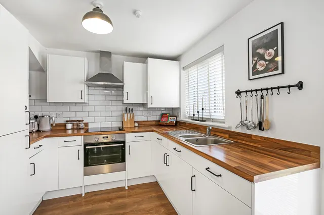 Photo 3 — Ivie Place, Salisbury, Wiltshire, SP2 9GL