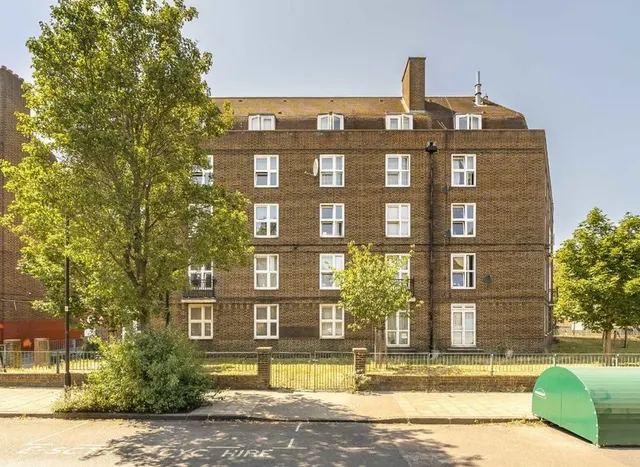 Wandsworth Road, South Lambeth, SW8, photo 1