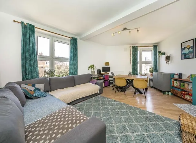 Photo 3 — Wandsworth Road, South Lambeth, SW8