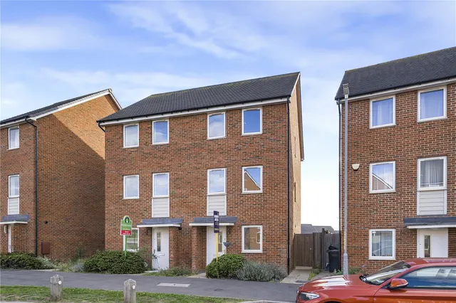 Burroughs Drive, Dartford, DA1, photo 1