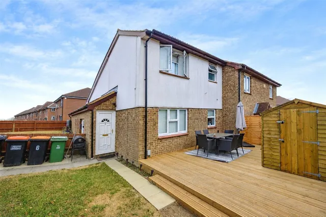 Lowry Drive, Houghton Regis, Dunstable, Bedfordshire, LU5, photo 1