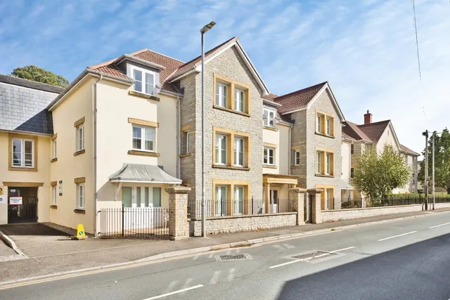 Somerton Road, Street, BA16, photo 1