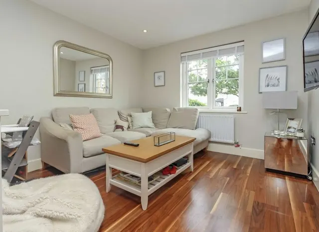 Photo 3 — Ewell Road, Surbiton, KT6