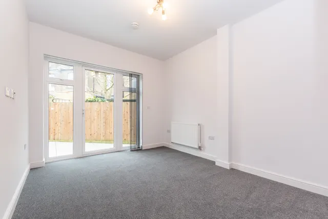 Photo 3 — Flat 1, 50 Loveday Road, London