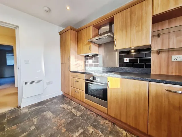 Thackray Court, Horsforth, LS18, photo 3