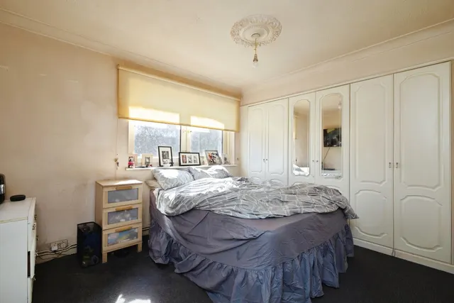 Photo 3 — The Shaftesburys, Barking, IG11