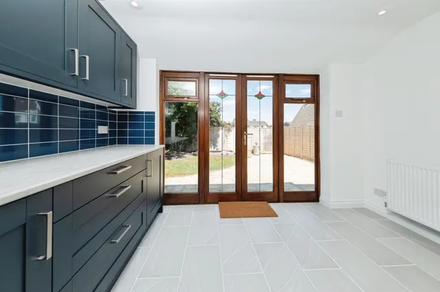 Photo 3 — Portfield Close, BUCKINGHAM