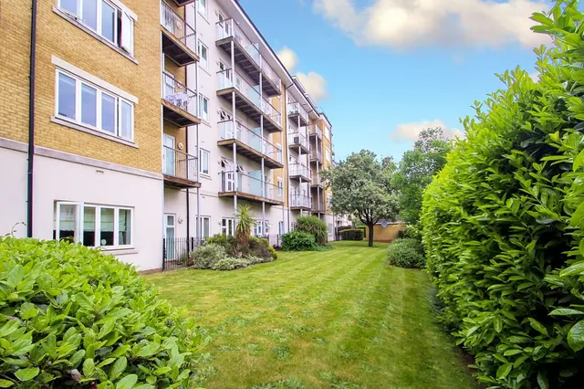 Park Lodge Avenue, UB7, photo 1