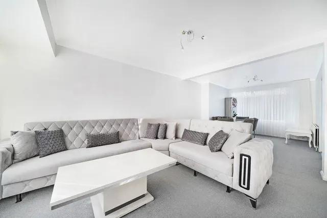 Lakeland Close, Chigwell, IG7, photo 3